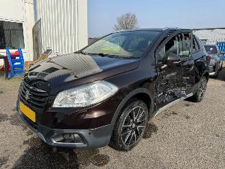 krockskadad bil auto Suzuki SX4 S-Cross 1.6 AUTOMAAT Exclusive AllGrip 2014/9