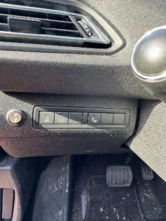 Peugeot 308 SW 1.6 BlueHDI Blue Lease picture 15