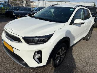 Damaged car Kia Stonic 1.0 AUTOMAAT T-GDi MHEV DynamicPlusLine 2025/8