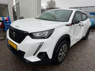 Vaurioauto  passenger cars Peugeot 2008 1.2 PureTech Blue Lease Active 2020/4