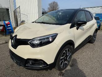 Damaged car Renault Captur 1.2 AUTOMAAT TCe Dynamique 2013/10