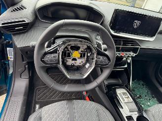 Peugeot 2008 1.2 AUTOMAAT Hybrid 145 Allure picture 11