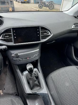 Peugeot 308 1.5 BlueHDi Blue Lease picture 10