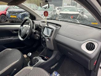 Toyota Aygo 1.0 VVT-i x-play picture 12