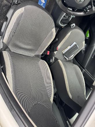 Toyota Aygo 1.0 VVT-i x-play picture 16