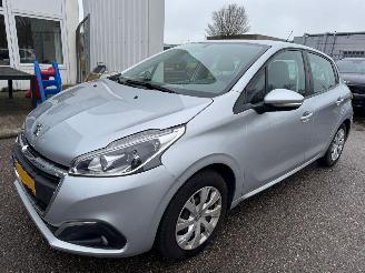 skadebil auto Peugeot 208 1.2 PureTech Blue Lease 2017/8