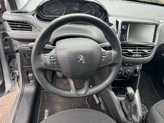 Peugeot 208 1.2 PureTech Blue Lease picture 11