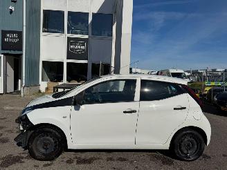 Toyota Aygo 1.0 VVT-i x-fun picture 2