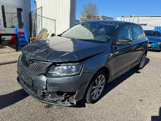 Damaged car Skoda Rapid 1.0 AUTOMAAT  TSI Greentech Clever 2018/10