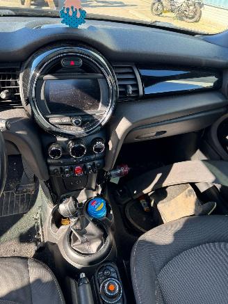 Mini Cooper 1.5 Cooper Business picture 10