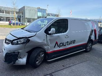 krockskadad bil bedrijf Opel Vivaro 2.0 CDTI L3H1 Innovation 2019/10
