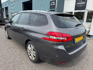 Peugeot 308 SW 1.2 PureTech Blue Lease Executive picture 3