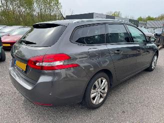 Peugeot 308 SW 1.2 PureTech Blue Lease Executive picture 5