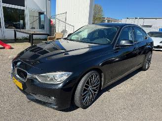 krockskadad bil auto BMW 3-serie 320i EfficientDynamics Edition Upgrade Edition 2013/3