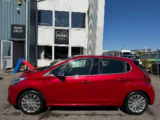 Peugeot 208 1.2 PureTech Allure picture 2