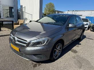 krockskadad bil auto Mercedes A-klasse 180 AUTOMAAT Ambition 2013/3
