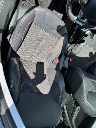 Peugeot 2008 1.2 PureTech GT-line picture 21