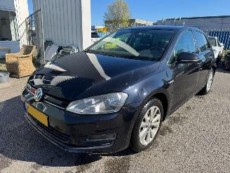 Unfallwagen Volkswagen Golf 1.0 TSI Connected Series 2017/1
