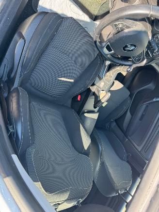 Renault Mégane Estate 1.2 TCe Life picture 17