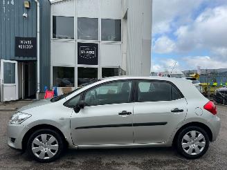 Toyota Auris 1.6-16V Terra picture 2