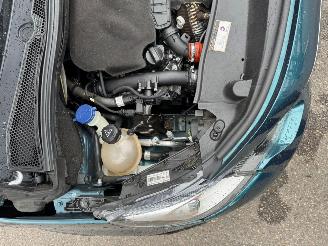 Peugeot 2008 1.2 PureTech Allure picture 10
