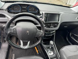 Peugeot 2008 1.2 PureTech Allure picture 12