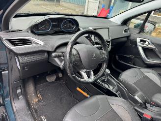 Peugeot 2008 1.2 PureTech Allure picture 11