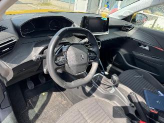 Peugeot 208 1.2 PureTech Active Pack picture 12