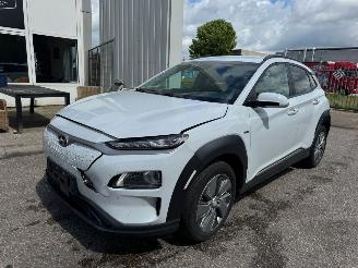 Unfallwagen Hyundai Kona EV Premium 64 kWh 2019/12