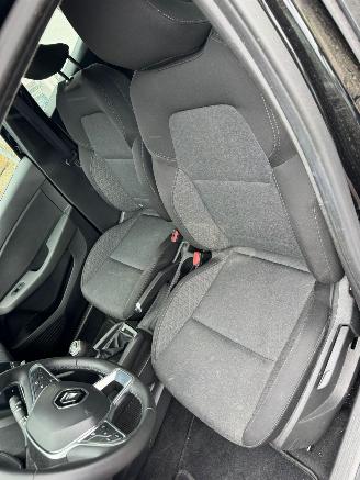Renault Clio 1.0 TCe 90 Equilibre picture 13