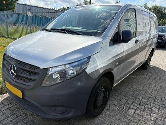 krockskadad bil bedrijf Mercedes Vito 114 CDI Lang 2015/7