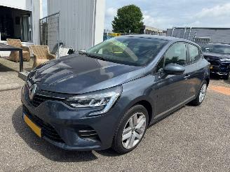 Damaged car Renault Clio 1.0 TCE ZEN 2020/8