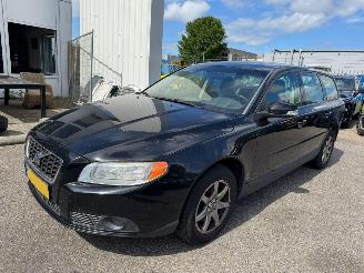 krockskadad bil auto Volvo V-70 2.0 D Limited Edition 2009/5