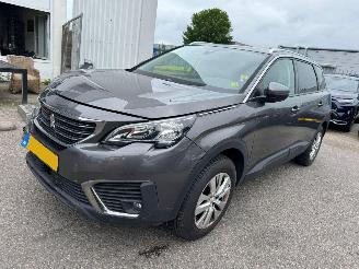 Damaged car Peugeot 5008 1.2 PureTech Active 2017/6