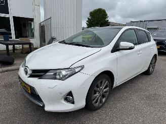 skadebil auto Toyota Auris 1.8 AUTOMAAT Hybrid Executive 2013/8