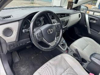 Toyota Auris 1.8 AUTOMAAT Hybrid Executive picture 11