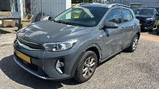 uszkodzony samochody osobowe Kia Stonic 1.0 T-GDi MHEV 2021/11