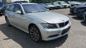 BMW 3-serie 330d AUTOMAAT Dynamic picture 6