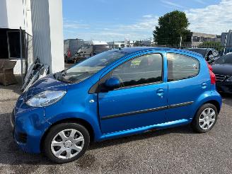 Peugeot 107 1.0-12V XS picture 2