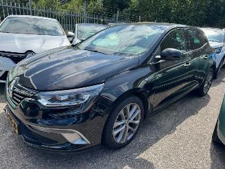 uszkodzony samochody osobowe Renault Mégane 1.2 TCe GT-Line 2017/6