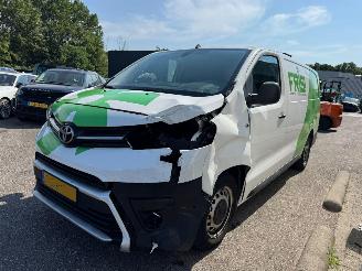 krockskadad bil bedrijf Toyota Proace Worker 2.0 D-4D Professional Long 2022/4