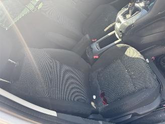 Peugeot  1.6 VTI Blue Lease 7p picture 14