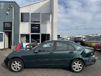 Damaged car Mercedes C-klasse 180 Elegance 2001/1
