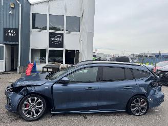 Voiture accidenté Ford Focus 1.0 EcoBoost Hybride ST Line Style 2022/6