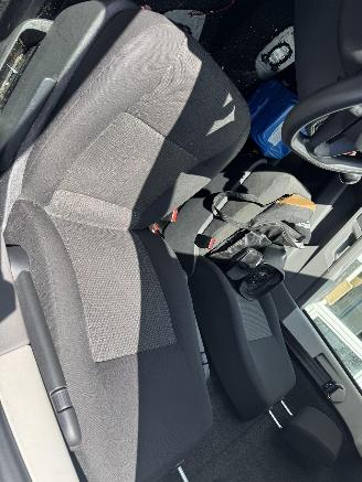Volkswagen Transporter 2.0 TDI L2H1 32 picture 11