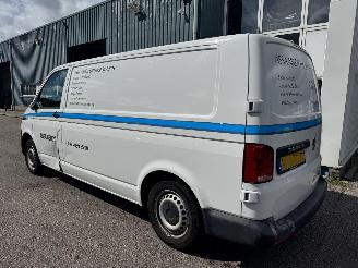 Volkswagen Transporter 2.0 TDI L2H1 32 picture 3