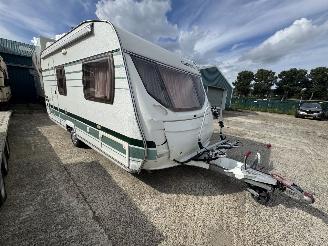krockskadad bil caravan Chateau  466C 2005/9