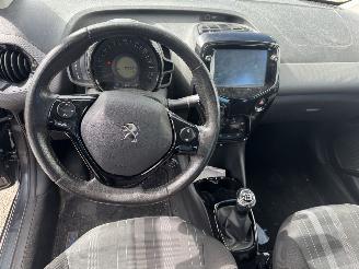 Peugeot 108 1.0 e-VTi Allure picture 12