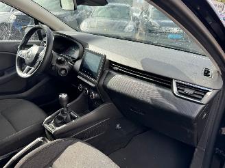Renault Clio 1.0 TCe 90 Equilibre picture 12