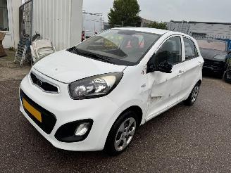 krockskadad bil auto Kia Picanto 1.0 CVVT Comfort Pack 2011/6